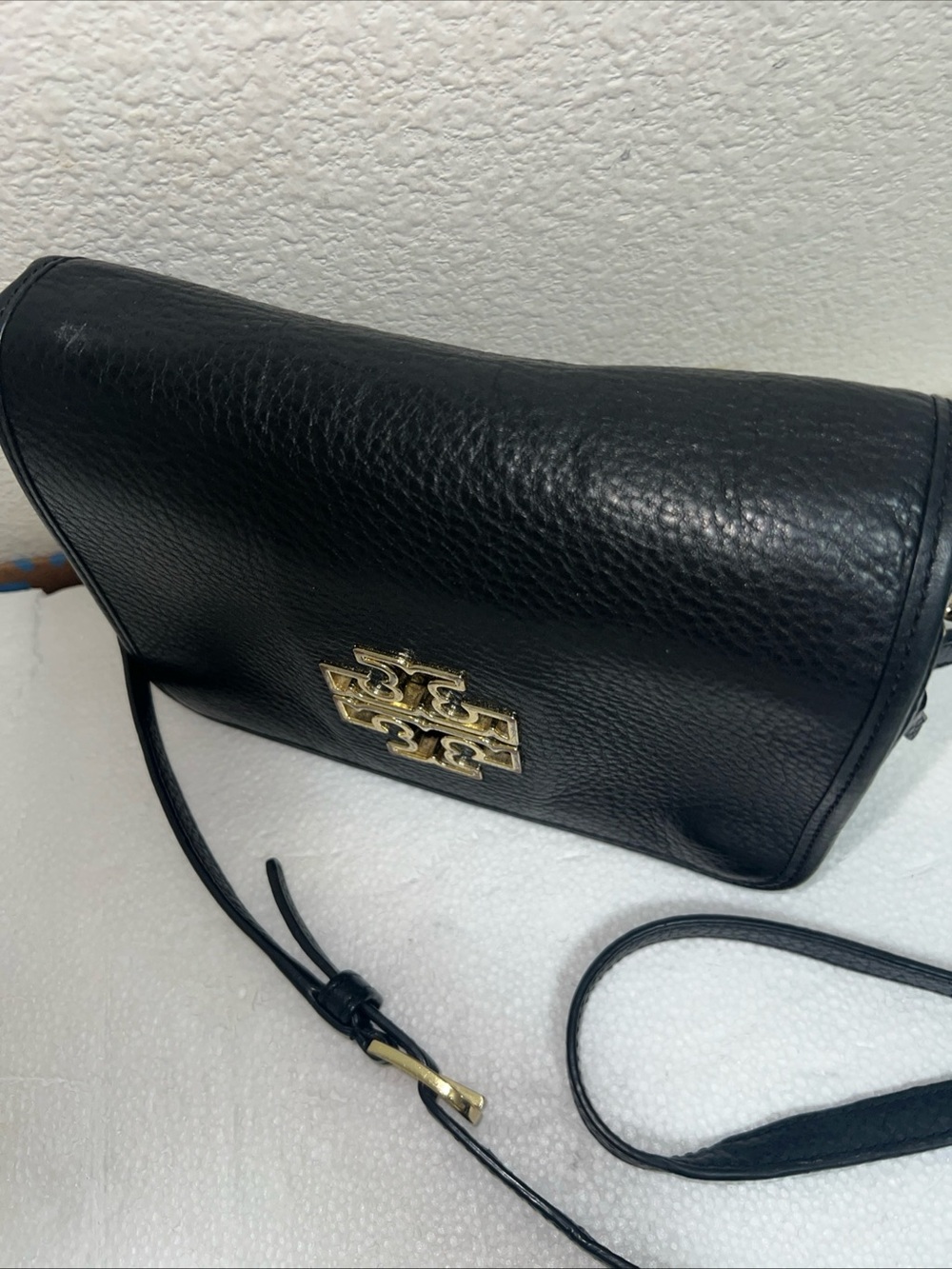 Tory Burch Black Pebbled Leather Crossbody with Gold Logo Accent - Picture 5 of 12